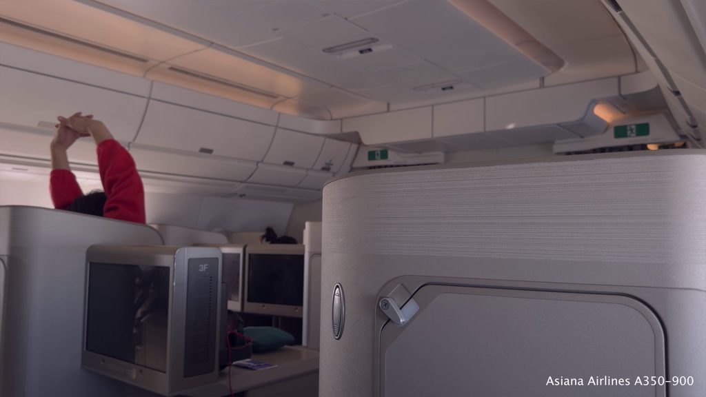 The more roomy Asiana A350 overhead bin setup