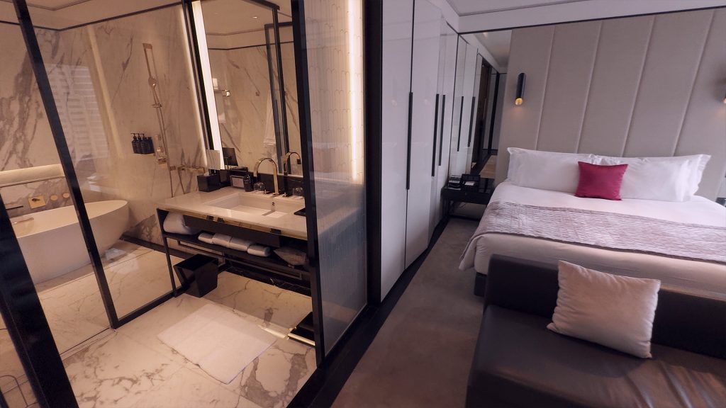 The Murray Hong Kong N3 Grand Deluxe Room bathroom with bathtub